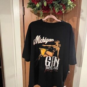 Black Michigan Gin Distillery Graphic T-Shirt size medium